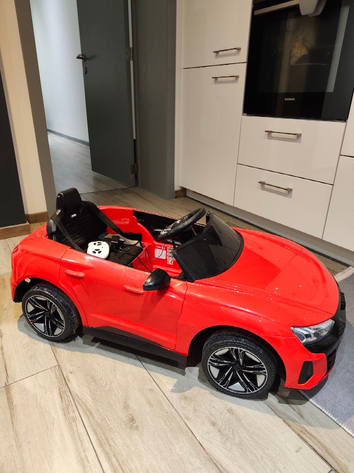 Elektrische kinderauto Audi e-tron rood, Gebruikt
