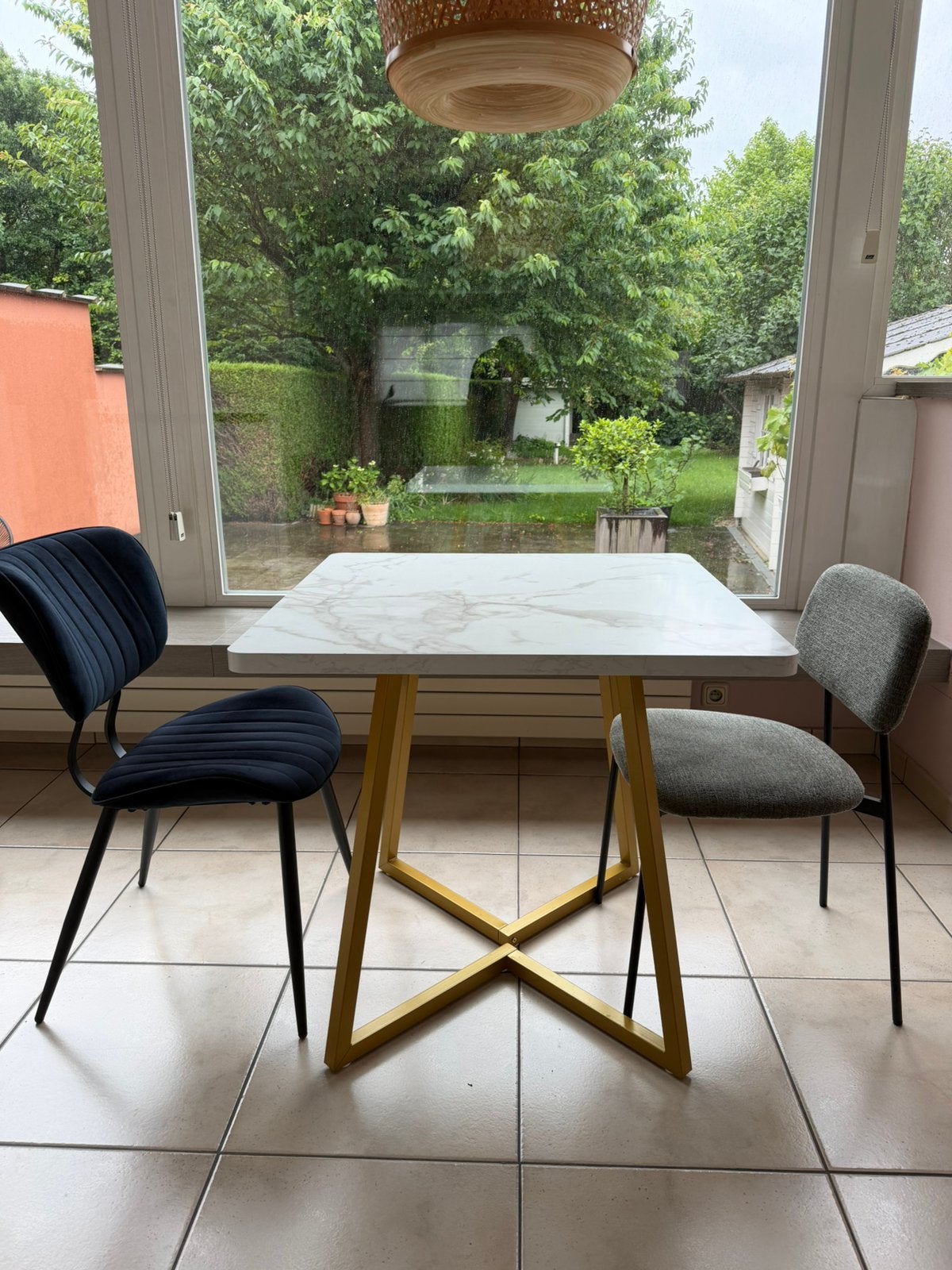 Leuk eettafeltje marmerlook, Maison & Meubles, Ameublement | Revêtements de sol, Enlèvement, Comme neuf