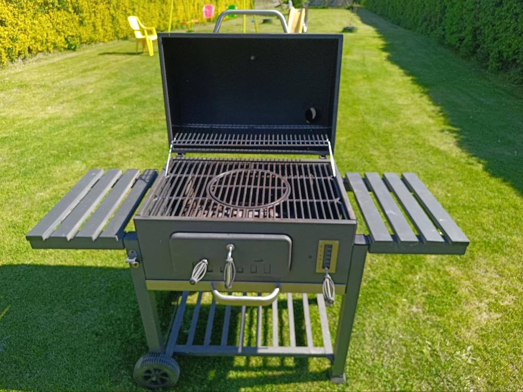 Barbecue charbon xxl  150 euros  je les achèter 450 euros