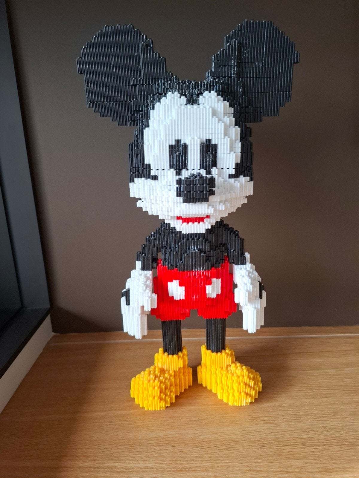 Groot beeld micky mousse, Ophalen