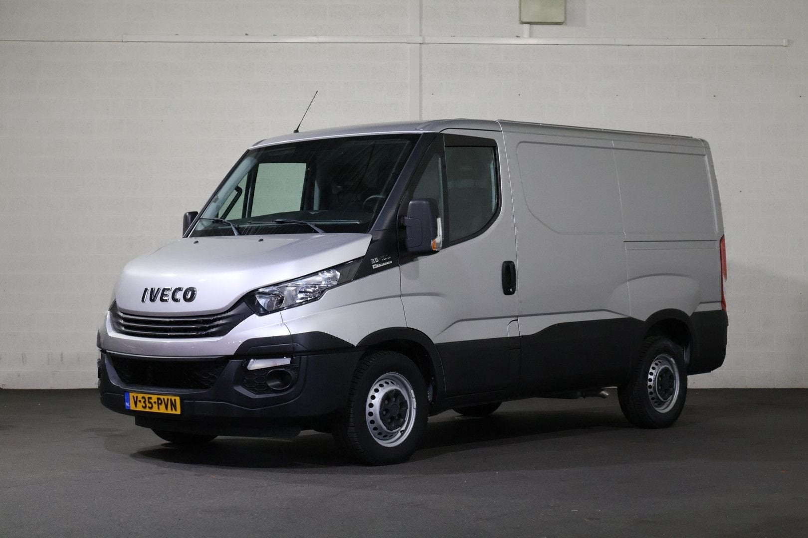 Iveco Daily 35S18 3.0 Hi-Matic Automaat 3.5T Trekhaak, Auto's, Bestelwagens en Lichte vracht, Automaat, Iveco, Diesel, Zilver of Grijs