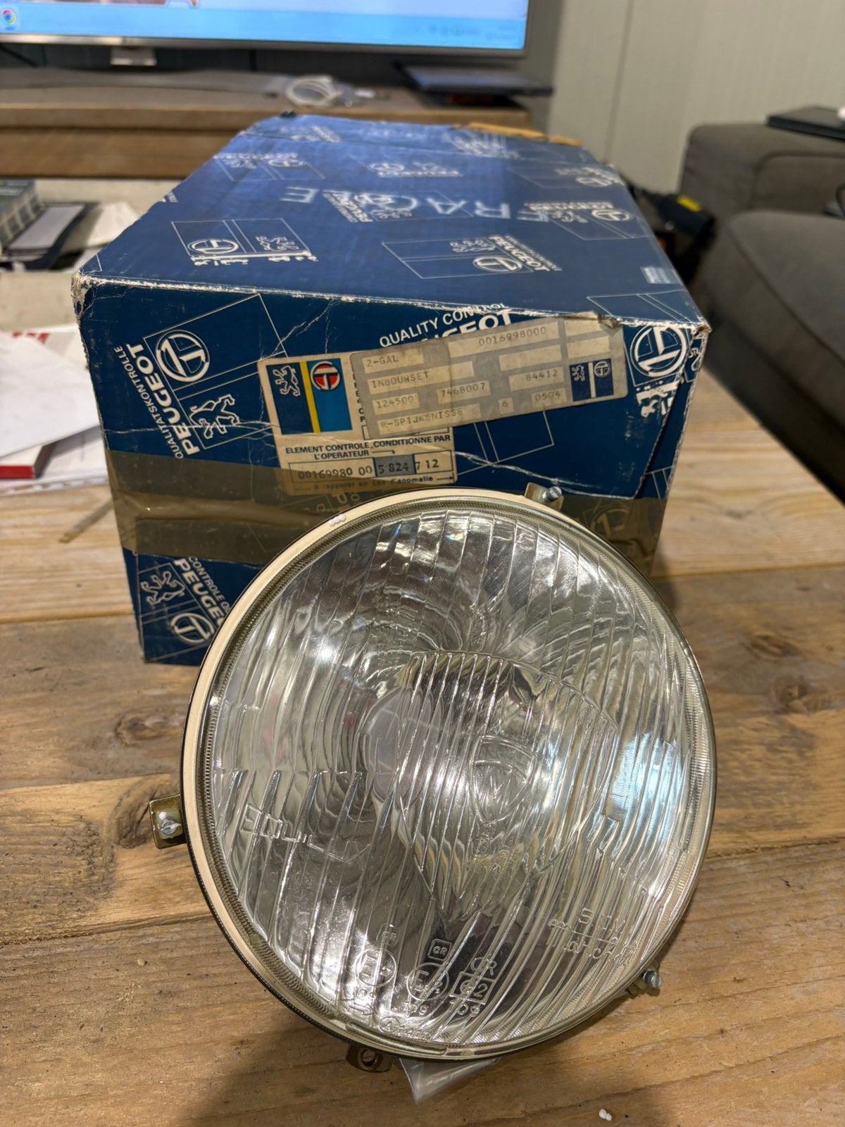 Koplamp Peugeot J9,505,504,Fiat124,131,132 Lancia Beta Nieuw, Autos : Pièces & Accessoires, Éclairage, Peugeot, Neuf, Enlèvement ou Envoi
