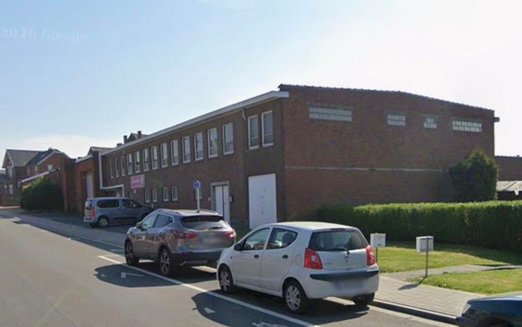 Bâtiments, entrepôts, zone de stockage.