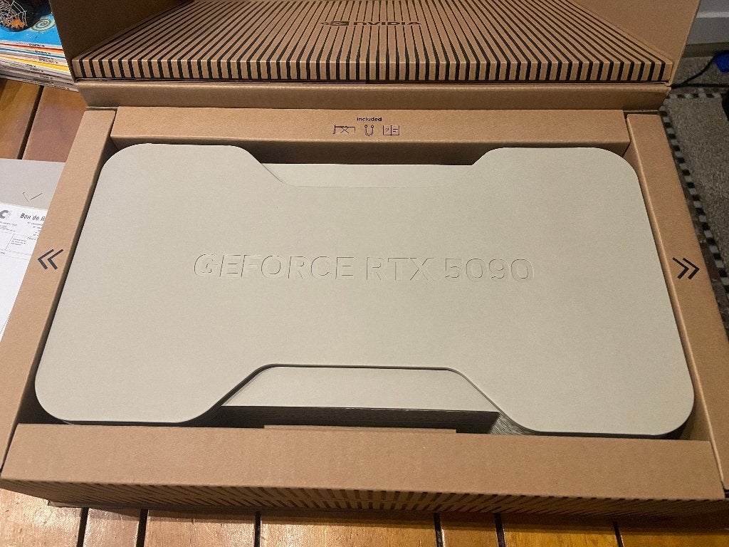 RTX 5090 32 Go Founder Edition, Computers en Software, Videokaarten, Ophalen, Zo goed als nieuw, Nvidia, HDMI