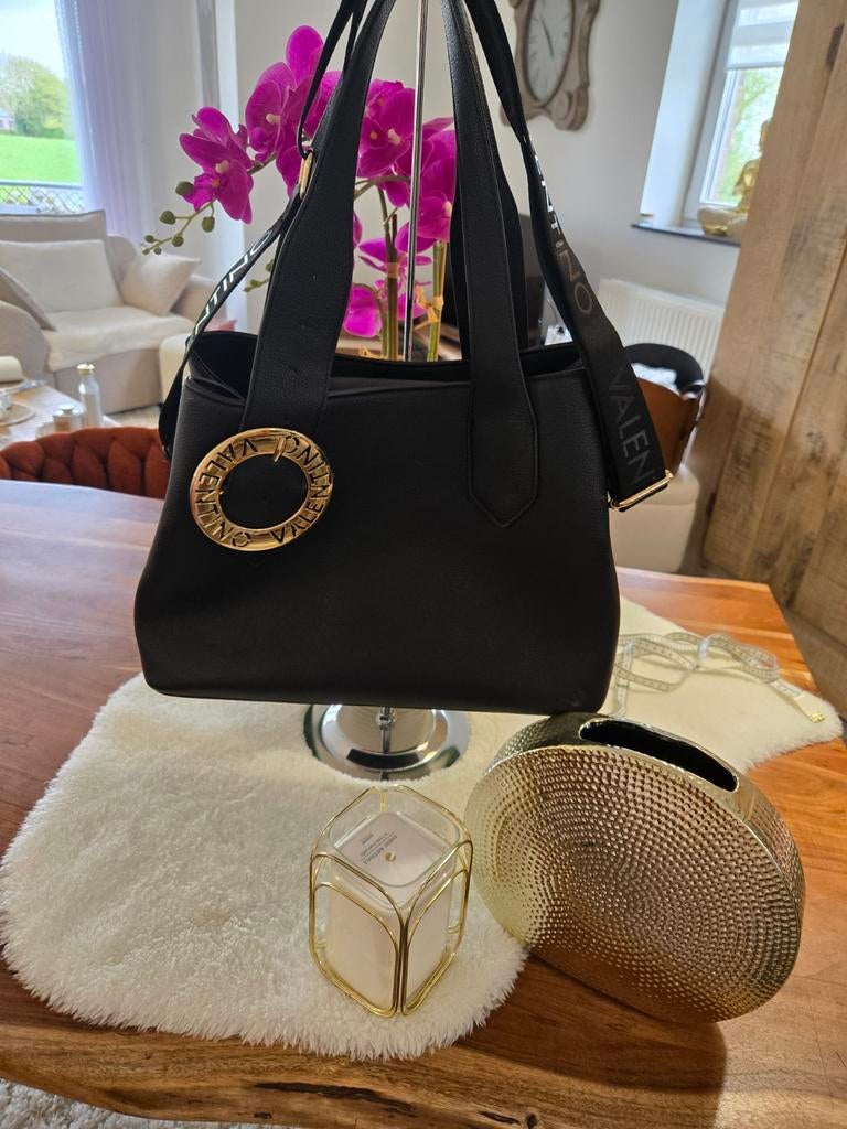 Sac a main Valentino noire etat neuf a voir, Noir