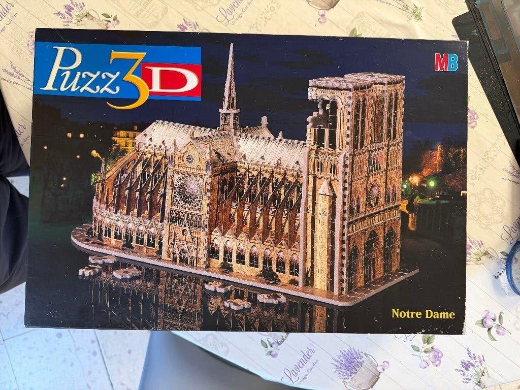 Vintage MB Puzz 3D - Notre-Dame de Paris (952 stukjes), Enlèvement, 500 à 1500 pièces, Comme neuf, Rubik's Cube ou Puzzle 3D