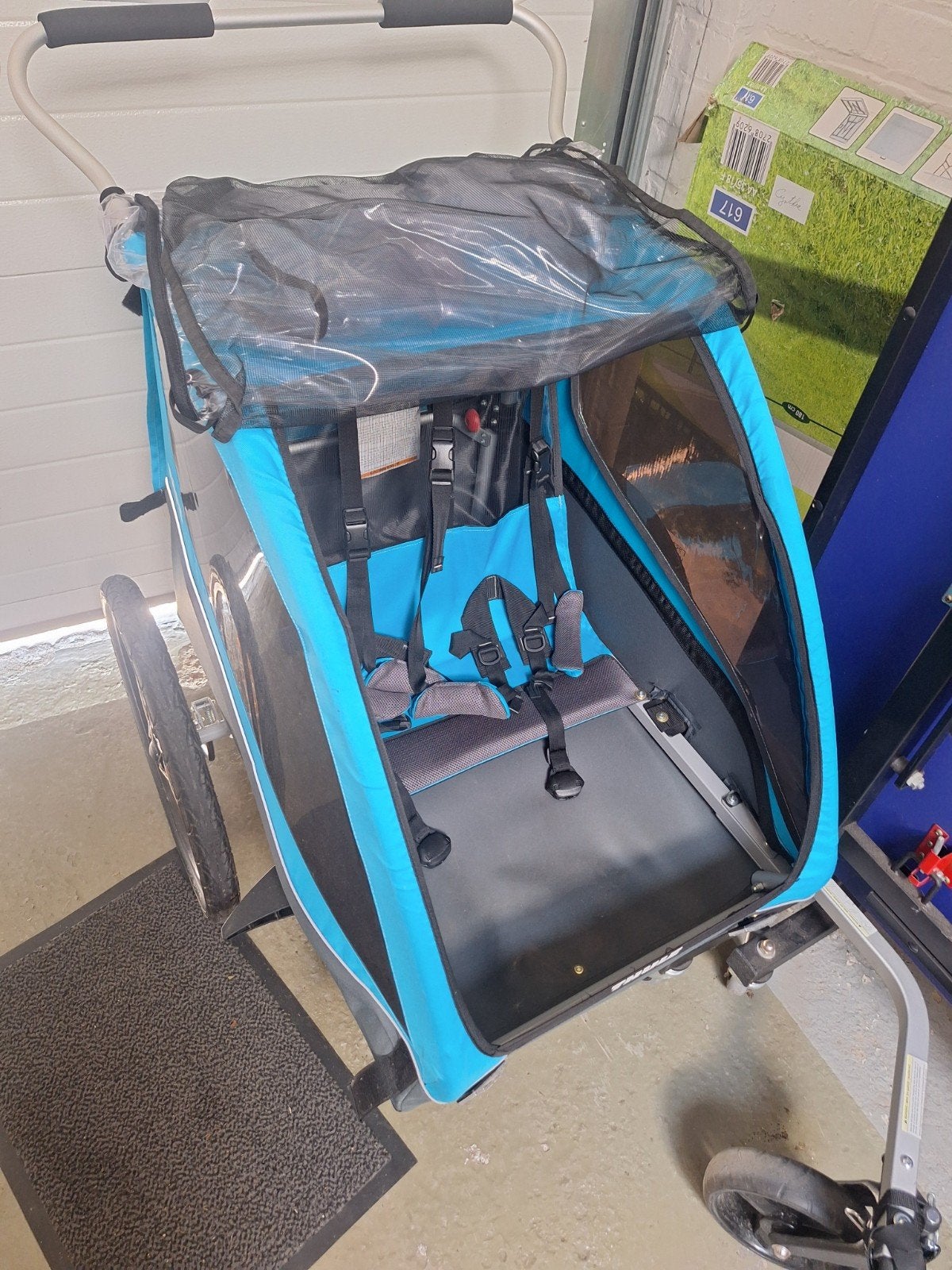 Fietskar thule coaster xt met vlaggetje, Vélos & Vélomoteurs, Accessoires vélo | Remorques, Enlèvement, Utilisé, Autres types