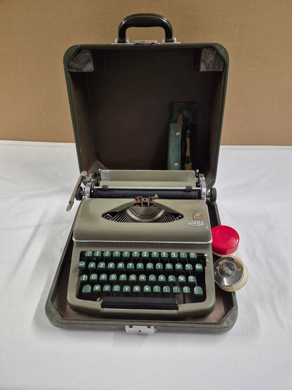 Vintage typmachine merk DIANA. Prijs:75€., Ophalen