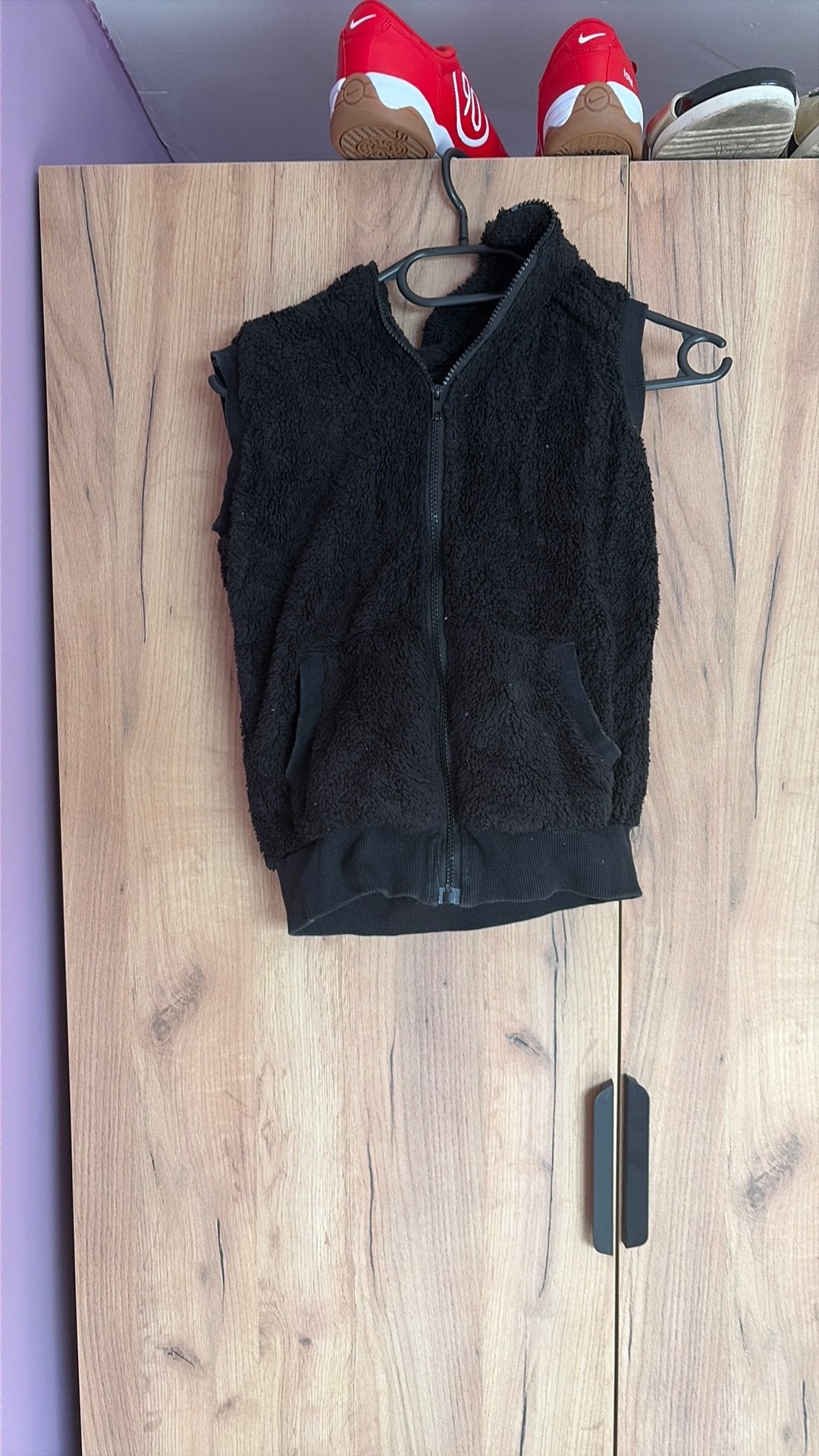 Blouson sans manche avec capuche noir tail xs enfant, Vêtements | Hommes, Blousons sans Manches, Enlèvement ou Envoi, Porté, Noir
