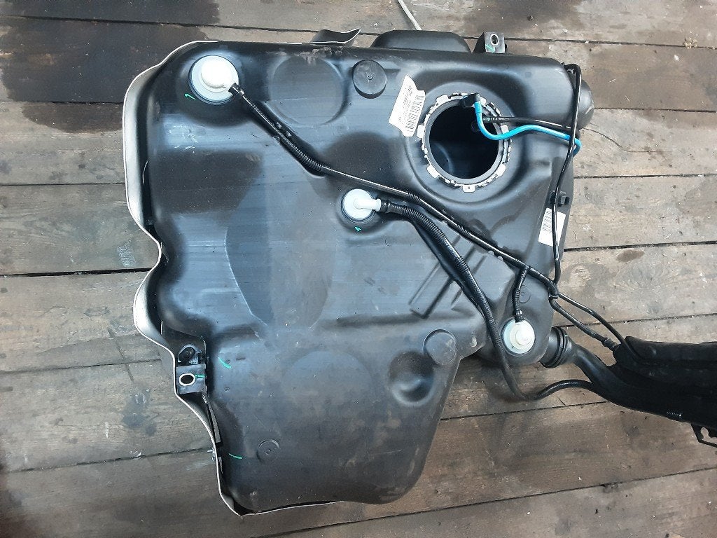 RESERVOIR CARBURANT Volkswagen Golf V (1K1) (1K0201022DB), Volkswagen, Volkswagen AG, Utilisé, Kundenbetreuung@volkswagen.de