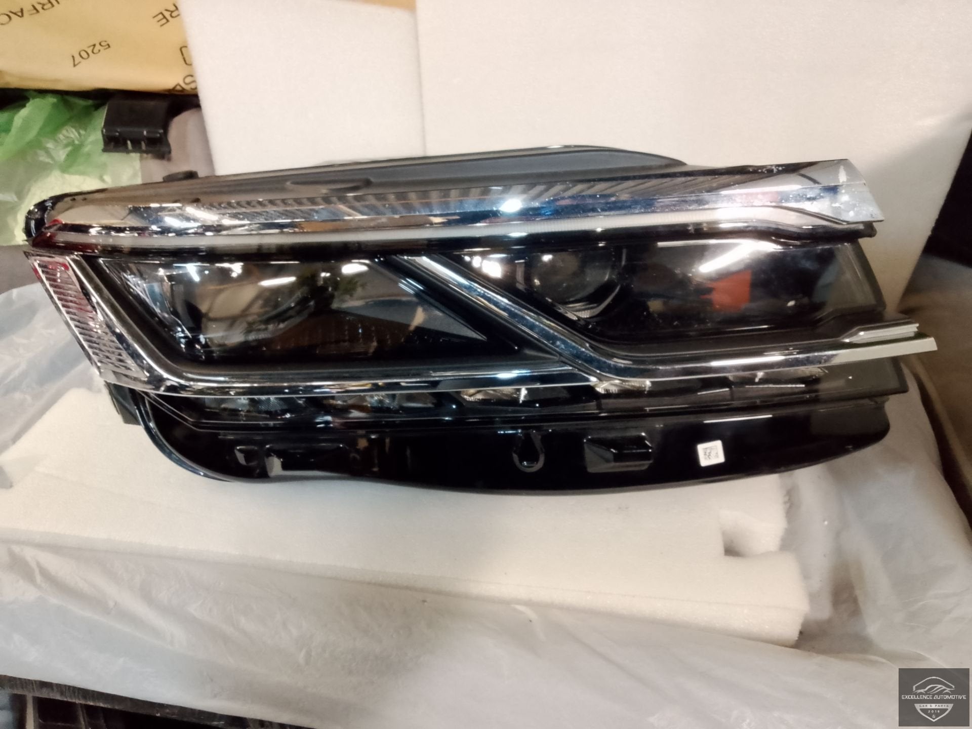 VW Touareg 760 CR7 18-23 Vol LED Colamp Right 761941082, Volkswagen, Volkswagen AG, Vw@volkswagen.de, Utilisé