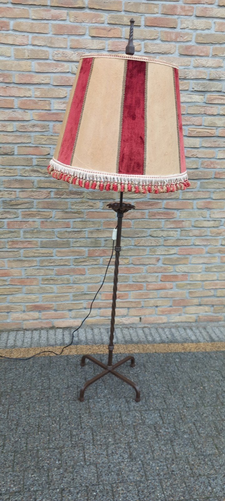 Lampadaire en velours bordeaux/rouge velours, Vintage, Utilisé, Métal, 150 à 200 cm