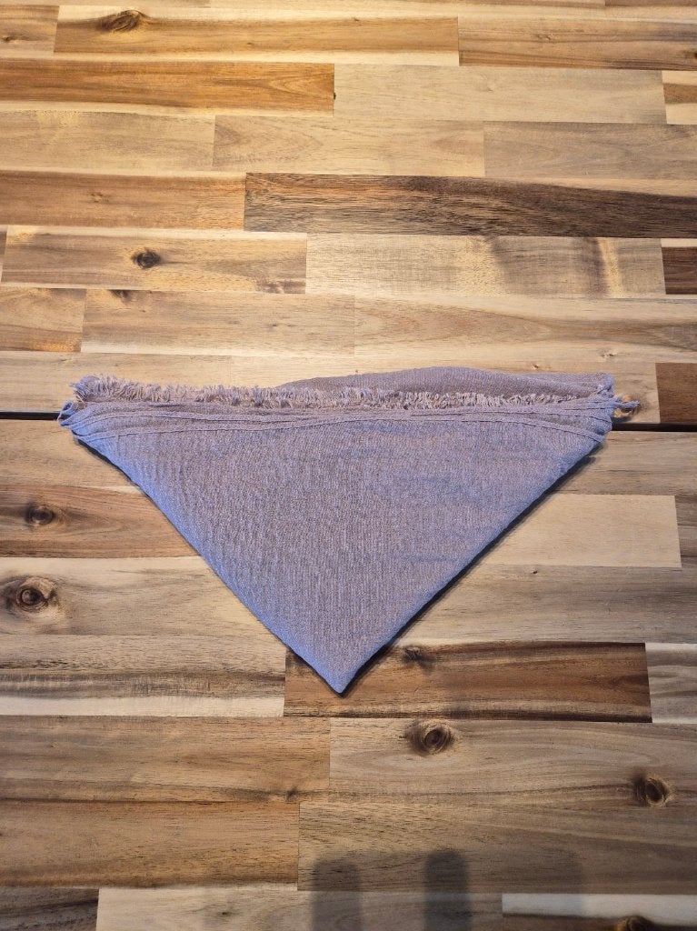 Écharpe triangulaire à franges, Enlèvement ou Envoi, Comme neuf, Écharpe