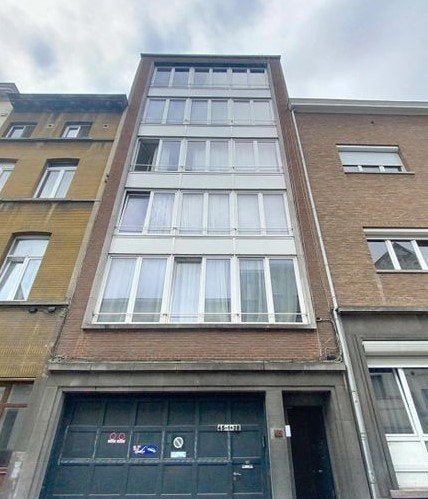 BEL APPARTEMENT 2 CH AVEC ASCENSEUR PROCHE GARE DU MIDI, Maison & Meubles, Maison & Meubles | Autre, Enlèvement, Comme neuf