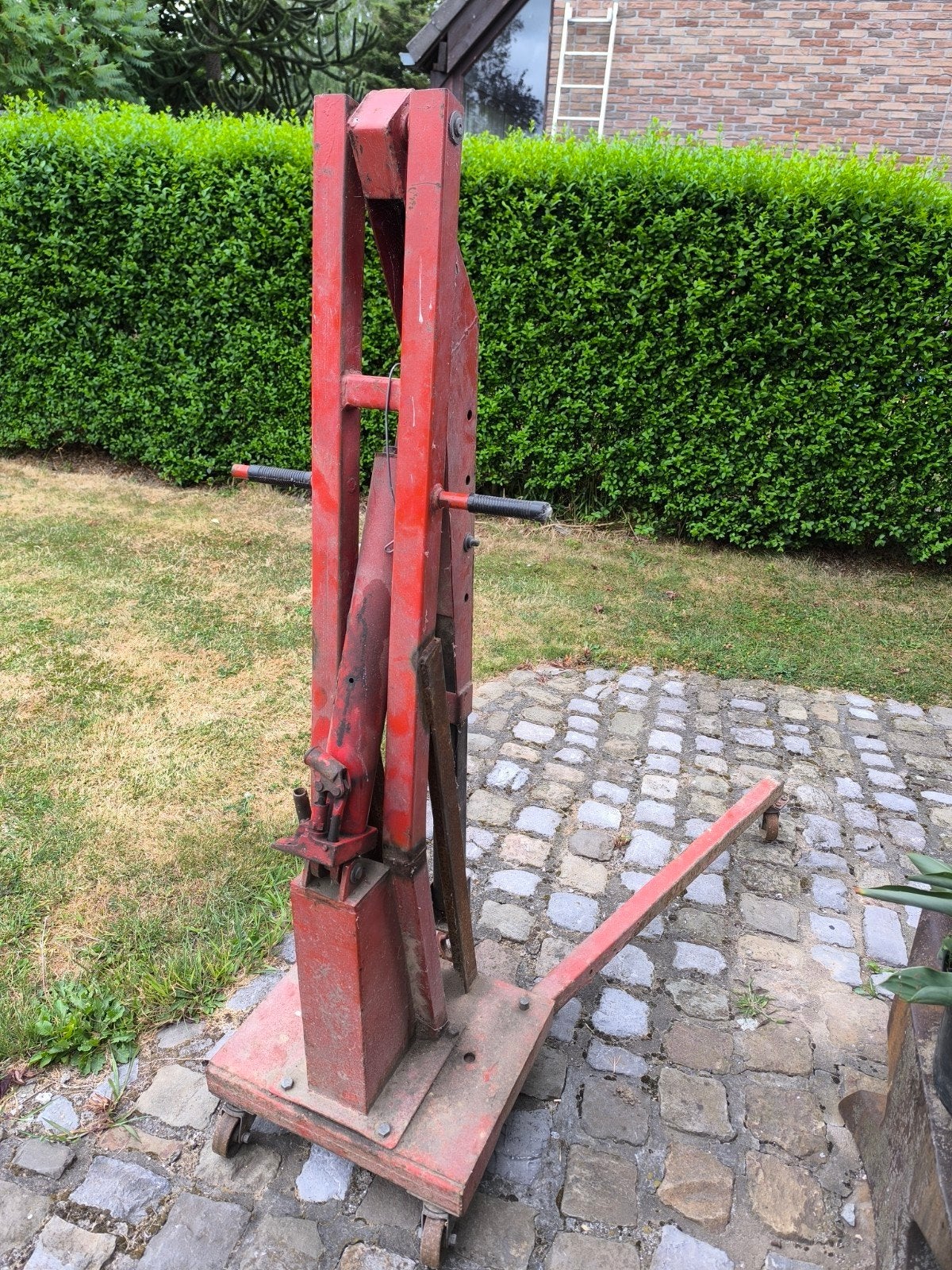 Grue d'atelier 500 kg disponible à 4537 Verlaine, Enlèvement