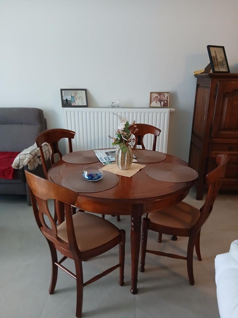Houten ronde tafel met 4 stoelen ( en 1 extra), Ophalen