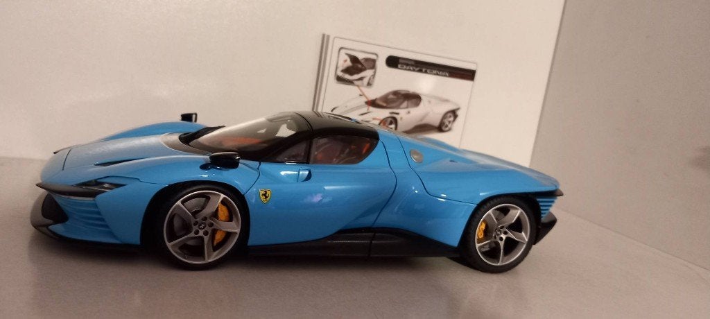 1/18 Ferrari Daytona SP3 Azzurro La Plata 2022 Bburago, Hobby en Vrije tijd, Modelauto's | 1:18, Ophalen of Verzenden, Nieuw, Auto