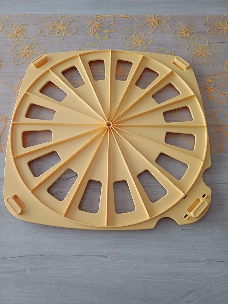 Tupperware croissant party, Enlèvement