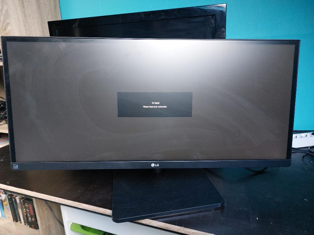LG MONITOR + TOETSENBORD, Computers en Software, Ophalen, HD, Zo goed als nieuw, LG