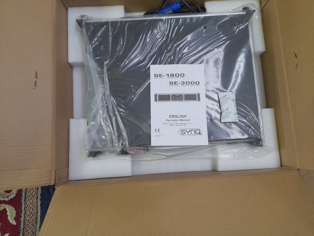 versterkers Synq SE 3000 en QSC PLD 4.2, Muziek en Instrumenten, Versterkers | Keyboard, Monitor en PA, Ophalen, 1000 watt of meer