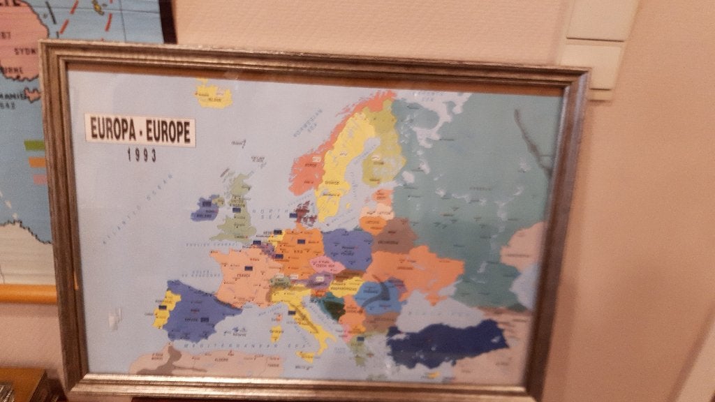 oude landkaart Europa 1993 in kader, Boeken, Atlassen en Landkaarten, Ophalen, Europa Overig, 1800 tot 2000, Landkaart