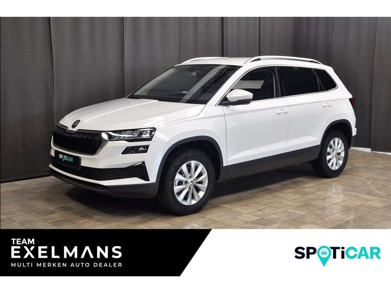 Skoda Karoq 1.5 TSI 150 DSG7 SELECTION, Auto's, 1498 cc, 4 cilinders, 0 kg, Wit