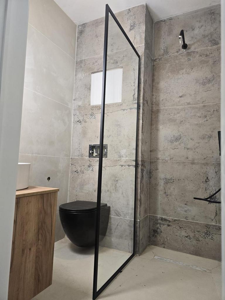 Nieuw Saniclear douchewand matzwart 80x200 antikalk8mm, Huis en Inrichting, Badkamer | Complete badkamers, Ophalen of Verzenden