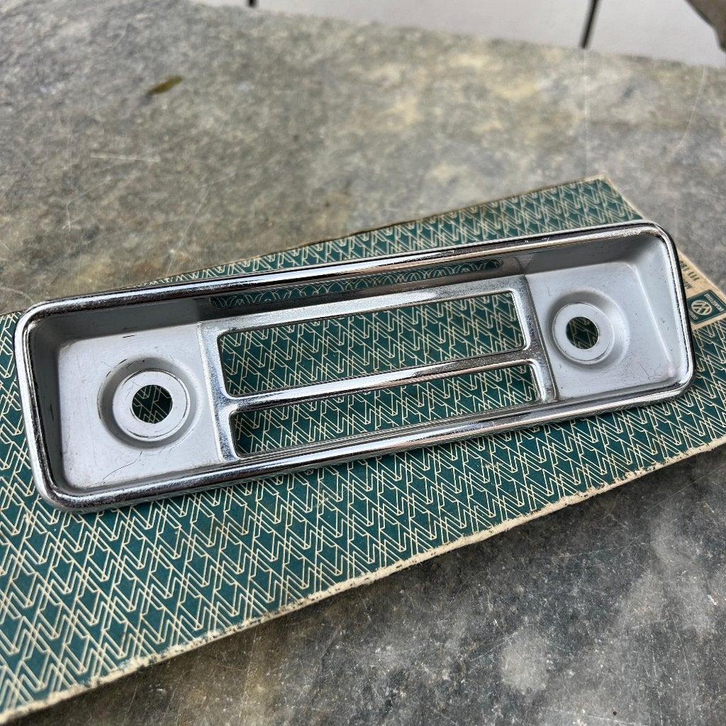 Chromen frontplaat voor vintage radio in VW Kever 50s 60s, Ophalen of Verzenden, Gebruikt