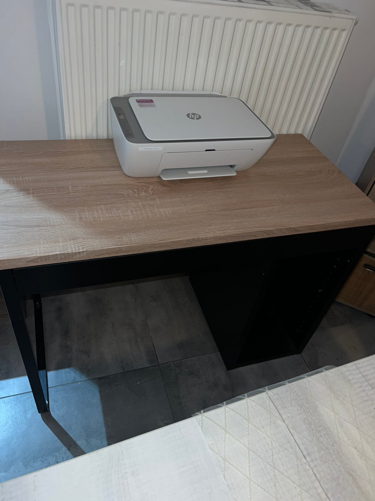 Bureau, Bureau d'écolier, Comme neuf, Goulotte de câbles, IKEA