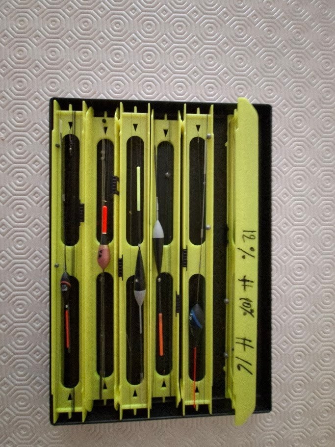 Ensemble de flotteurs avec porte-lignes, Enlèvement ou Envoi, Comme neuf, Hameçon