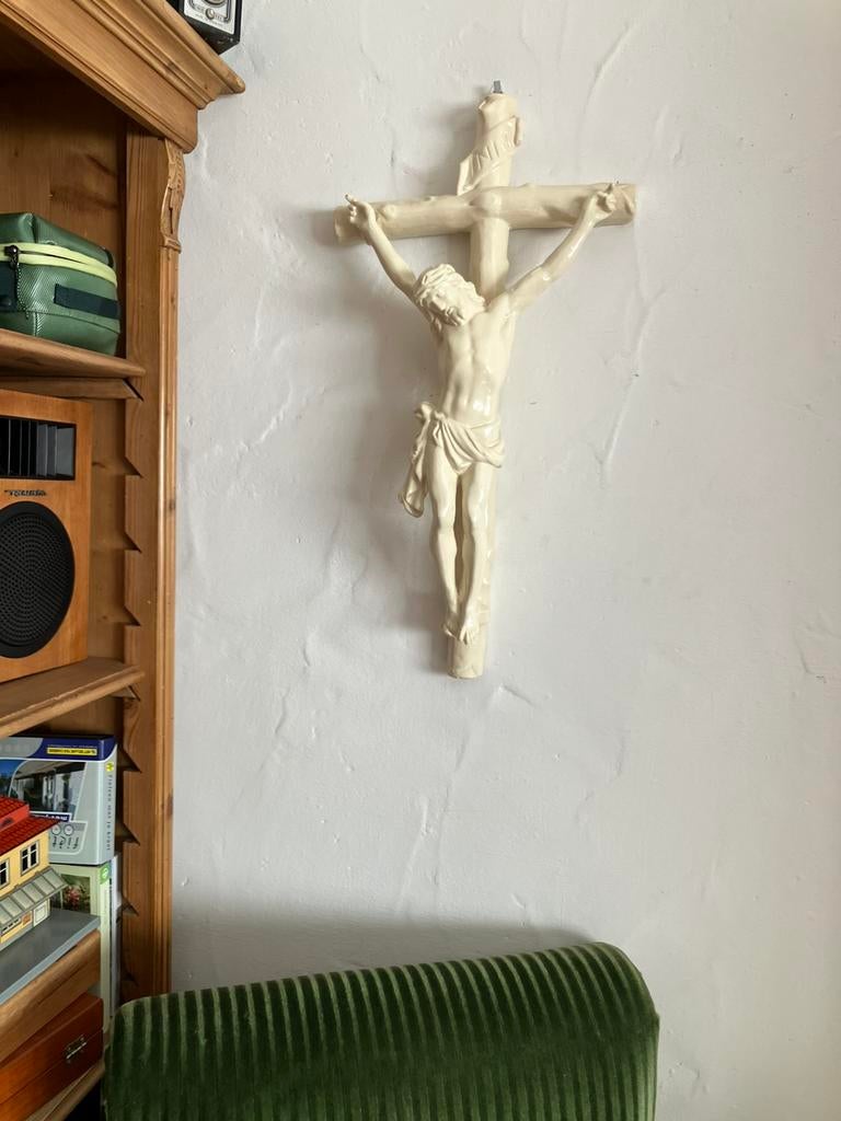 Joli grand crucifix. 67 cm sur 35 cm, Enlèvement, Utilisé