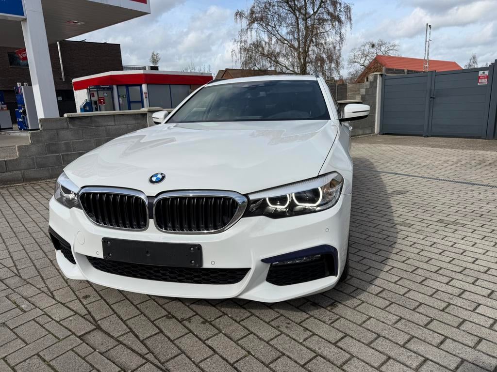 BMW 520D X-drive bj 2017.  M-pack, Auto's, BMW, Automaat, Testrit aan huis, 4 cilinders, 2000 kg