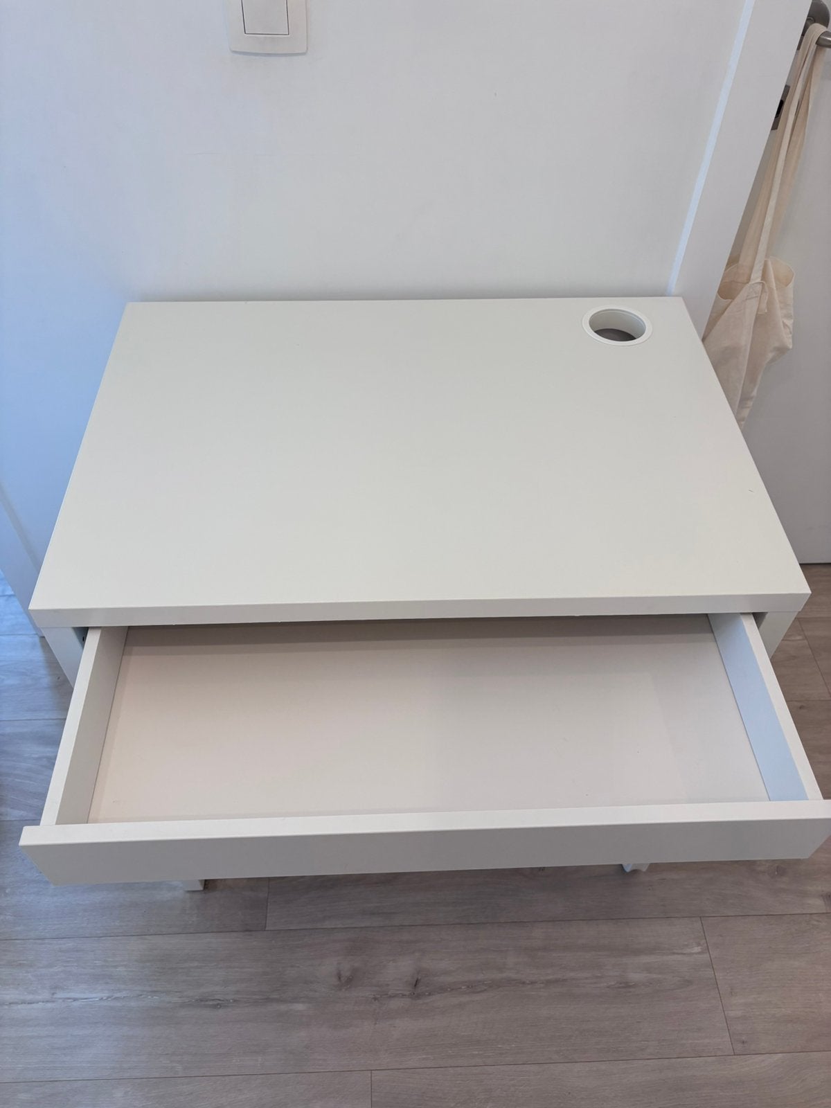 Wit bureau met lade Ikea– zeer goede staat, Huis en Inrichting, Ophalen, Gebruikt