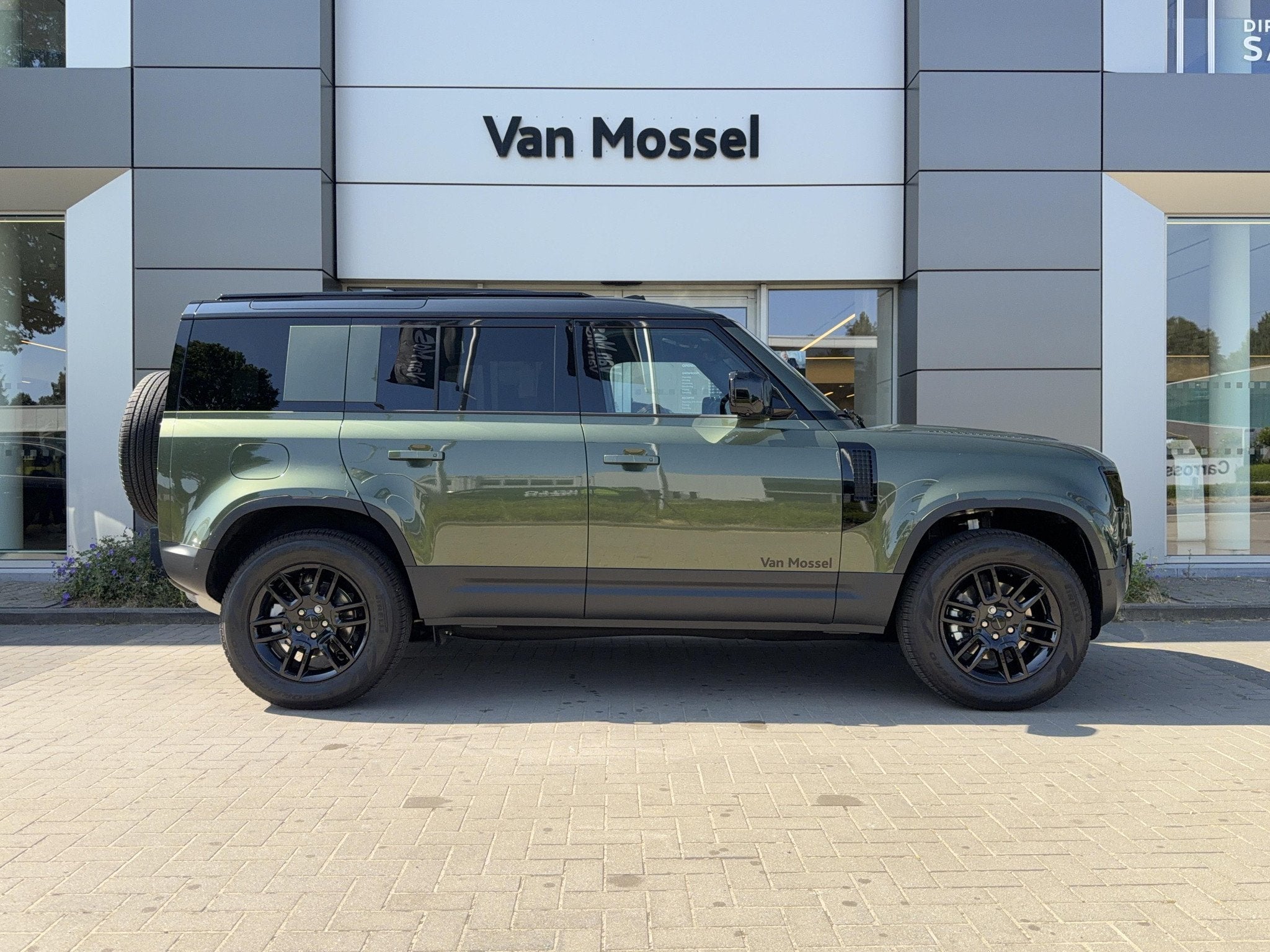 Land Rover Defender 110 D200 S AWD Auto. 26MY (automatique), Autos, Land Rover, Cuir, https://public.car-pass.be/vhr/dc34ca10-1e52-4ecb-b0a3-a56086743b1e