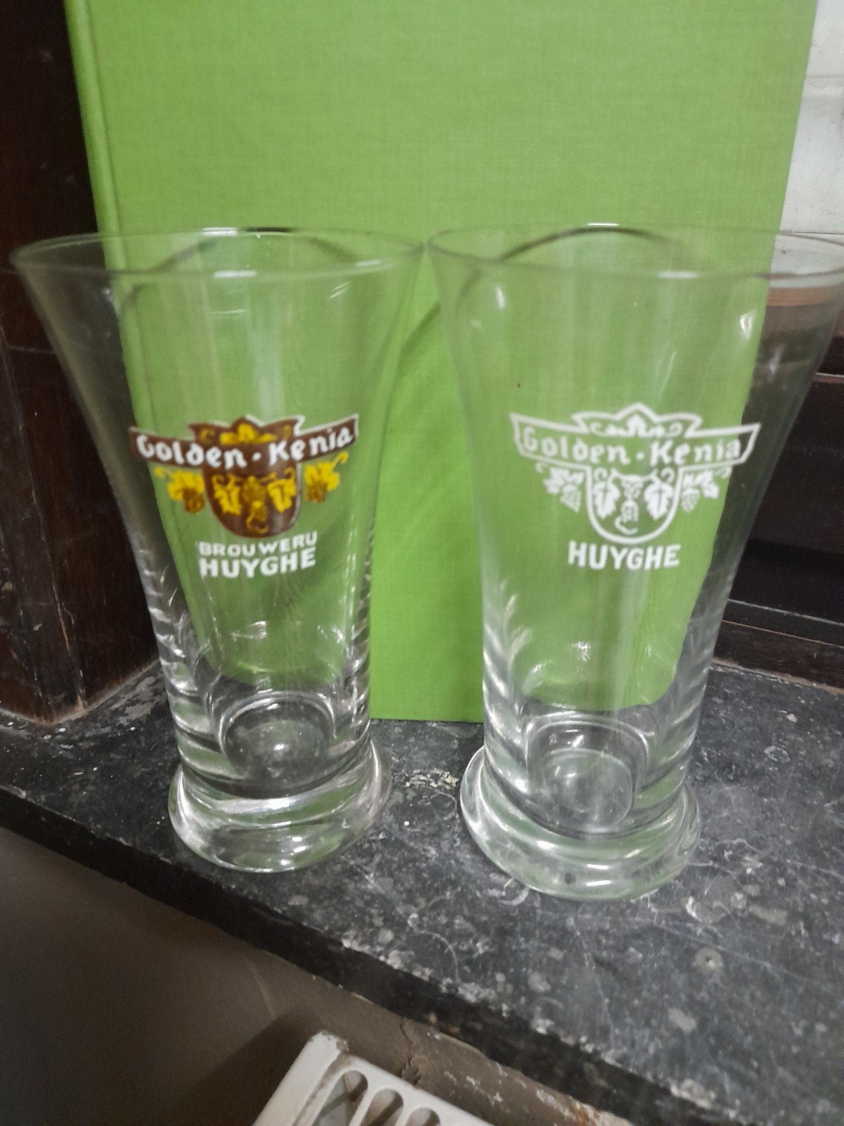 2 glazen golden Kenia brouwerij huyhe, Verzamelen, Ophalen of Verzenden