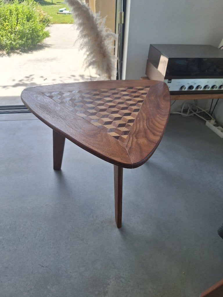 driehoekige houten salon tafel, Huis en Inrichting, Tafels | Salontafels, Ophalen, 50 tot 100 cm, Nieuw, 50 tot 100 cm
