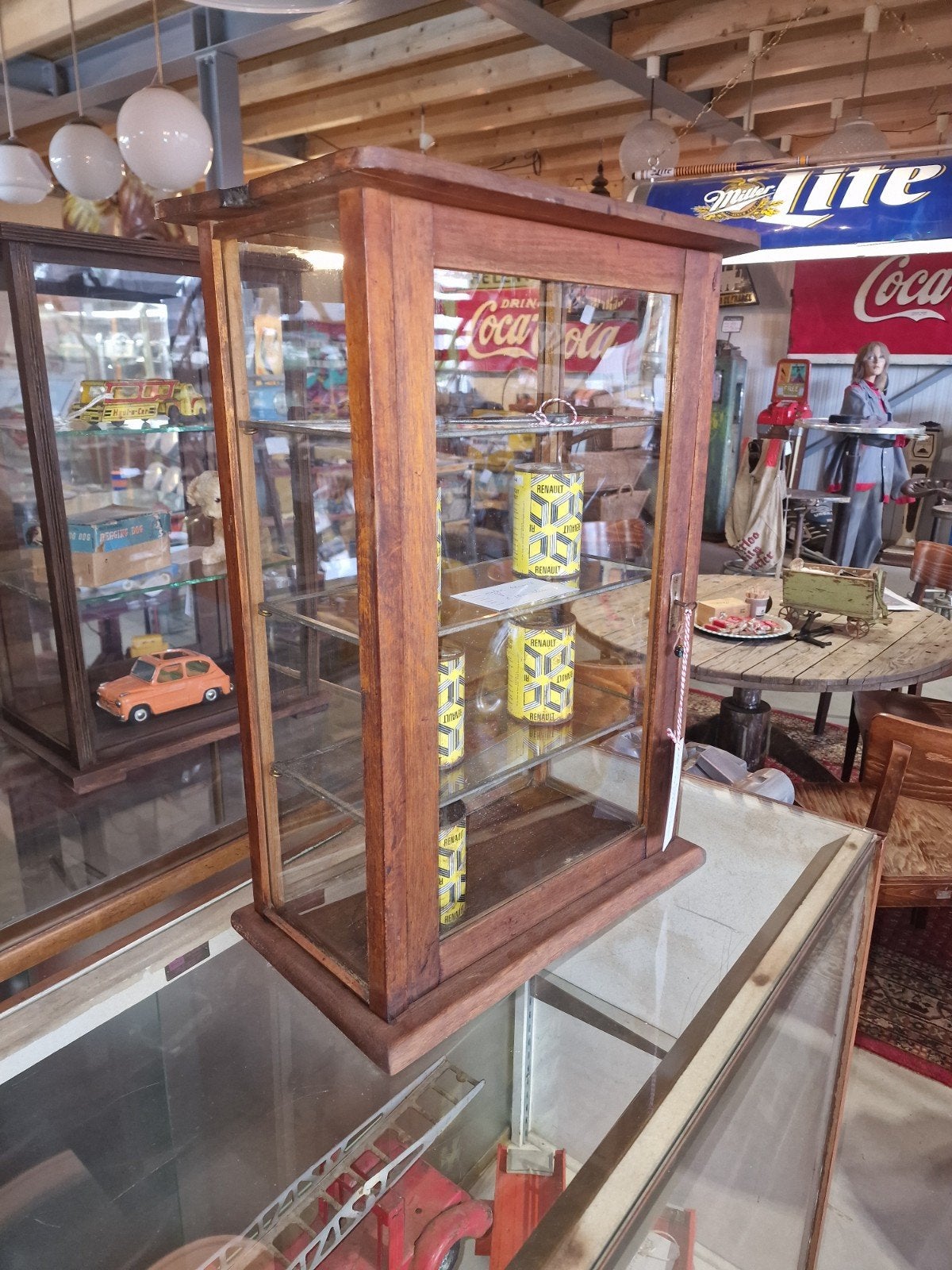 Toonbank  vitrine, Ophalen