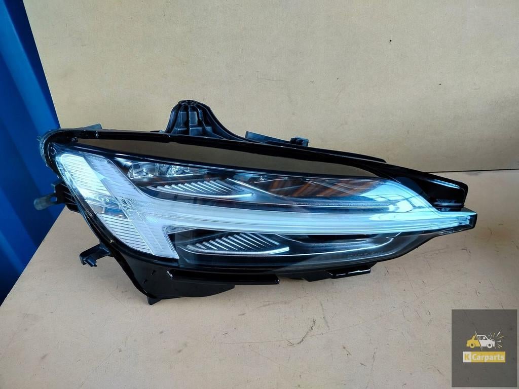 Phare avant droit Full LED pour Volvo V60 S60 III, Gunnar Engellaus vag 8
405 31  Gothenburg, SE, Info@volvocars.com, Volvo Car Corporation