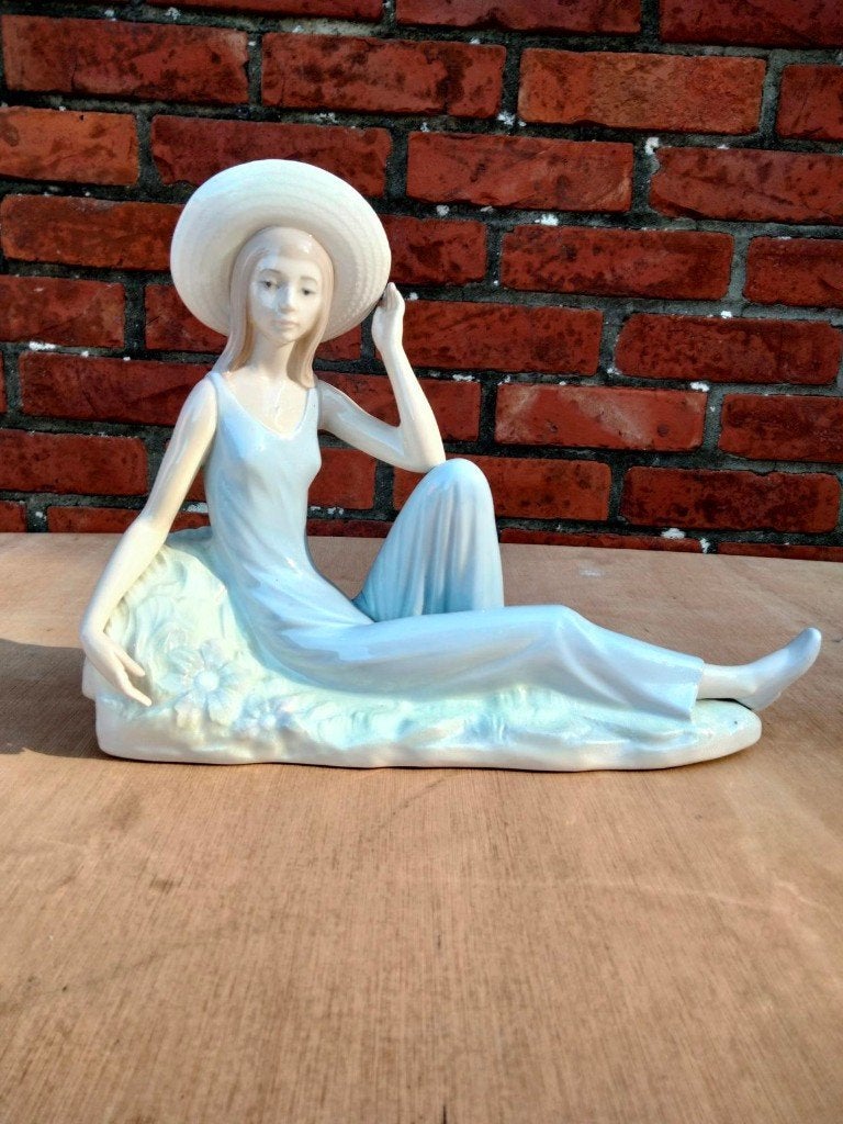 Nao Lladro Spain beeld porselein, Antiek en Kunst, Ophalen of Verzenden, Gemerkt, Overige materialen, Beeld