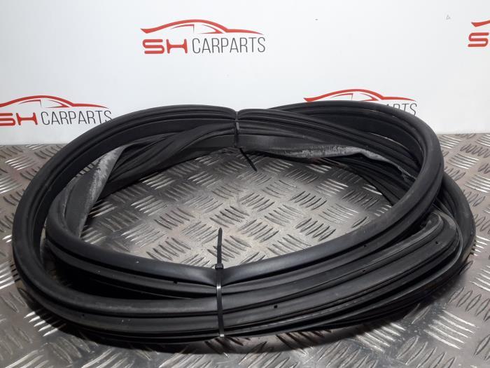 Portierrubber 4Deurs links-achter van een Mercedes A-Klasse, Gebruikt, -, Ophalen of Verzenden, -