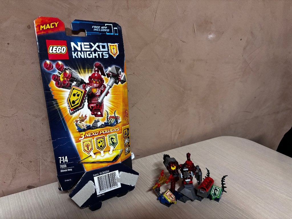 Lego Nexo knights 70331 volledig met doos zonder bo, Overige thema's, Lego, Ophalen of Verzenden, Zo goed als nieuw