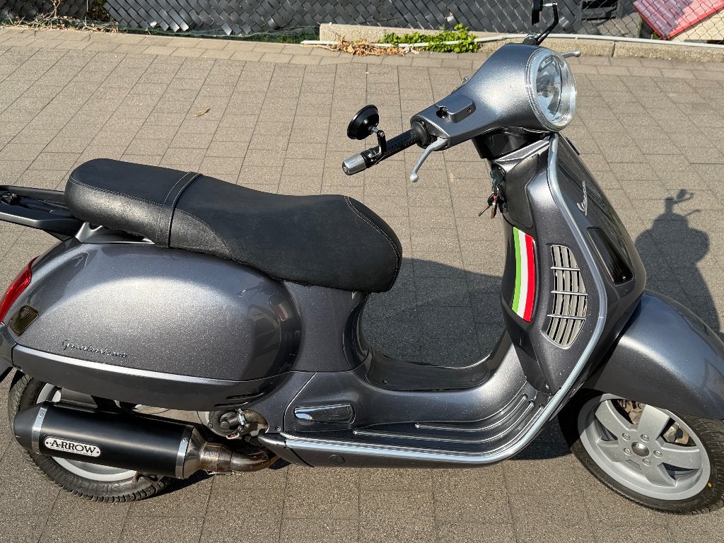 vespa grantourismo 125cc bj 2004 met 5600 echte km., Scooter, Sportuitlaat, Occasion, Particulier