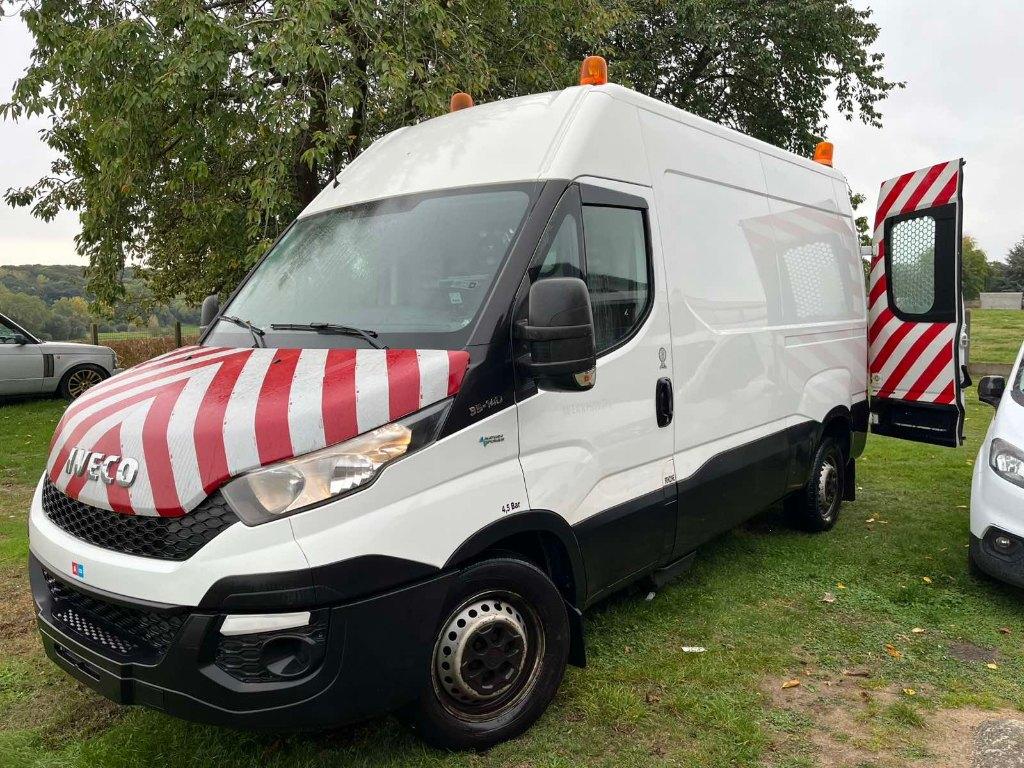 Iveco Daily 35S14N CNG 12/2015bj. 77 000km, Autos, 100 kW, Euro 6, Boîte manuelle, Noir