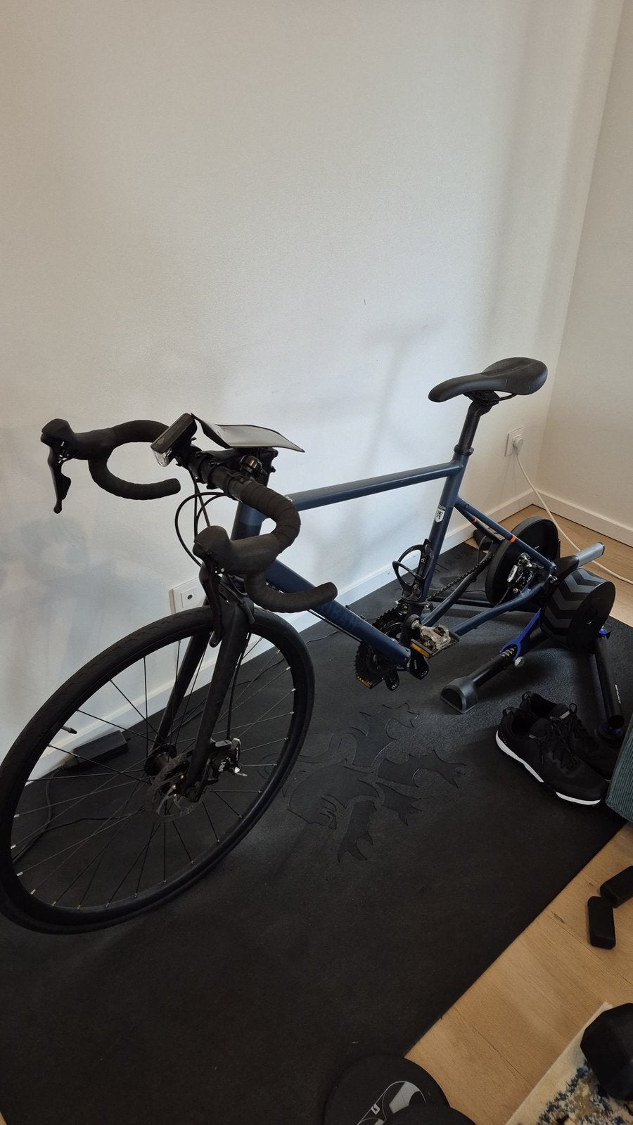 Wahoo KICKR V6 Wi-Fi + vélo Triban RC 520 Taille M, Vélos & Vélomoteurs, Vélos | Hommes | Vélos de sport & Vélo de randonnée, Comme neuf