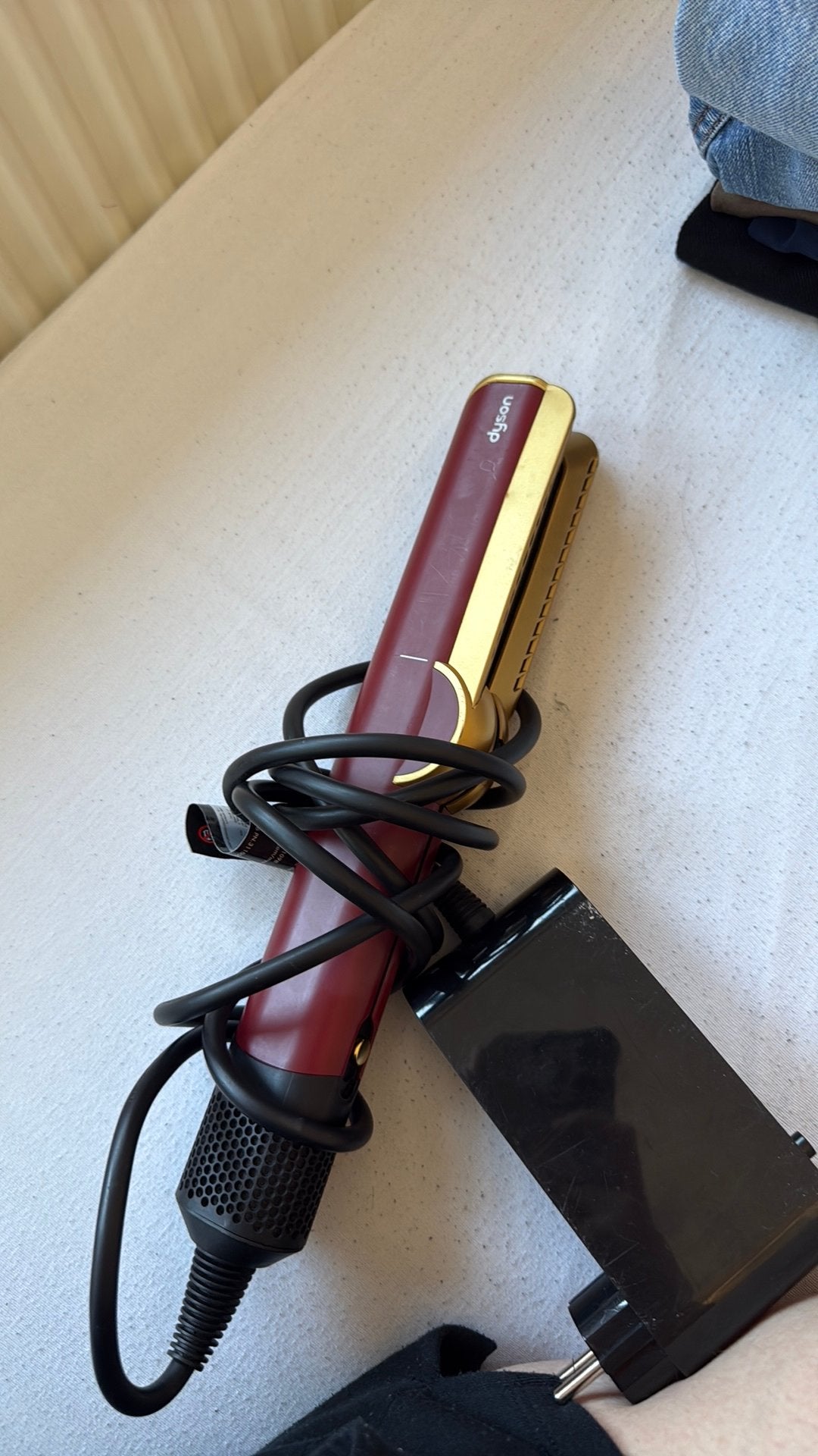 Dyson red velvet/goud te koop, Handtassen en Accessoires, Uiterlijk | Haarverzorging, Ophalen, Gebruikt
