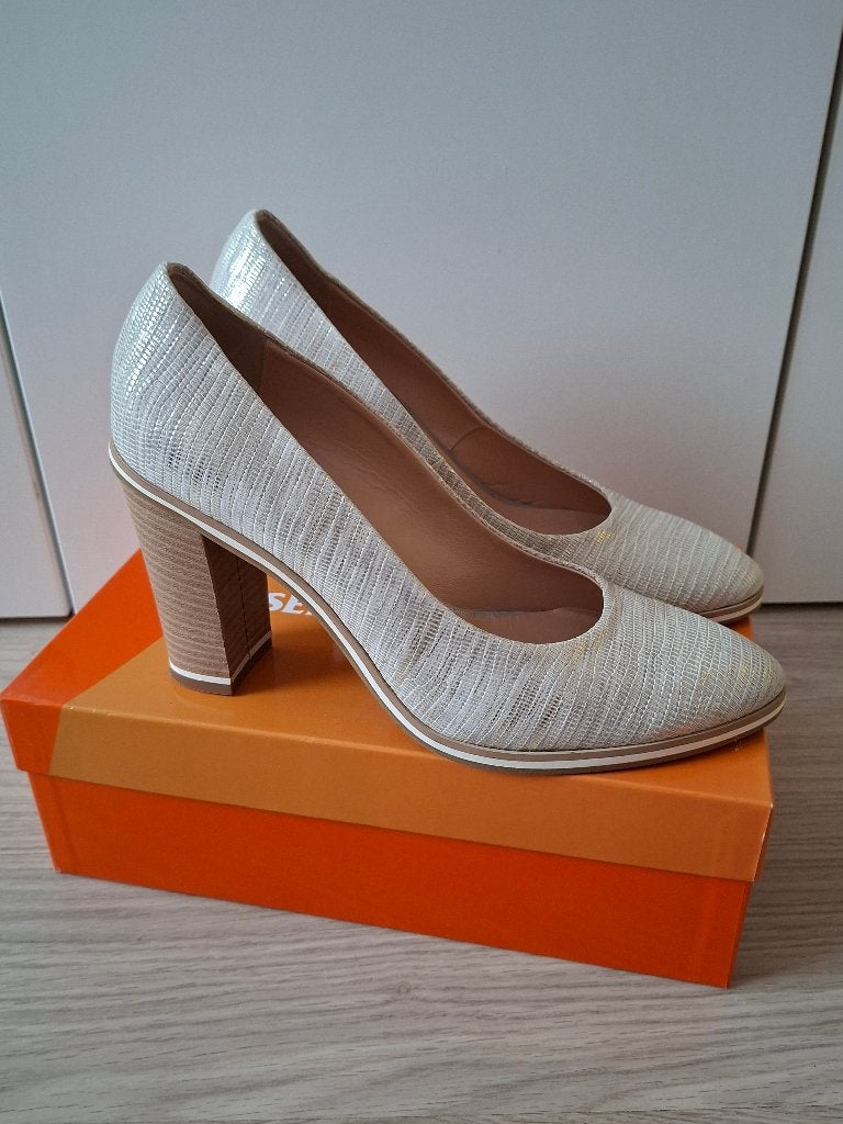Goudkleurige pump maat 41, Pumps, Overige kleuren, Sergio turri, Ophalen of Verzenden