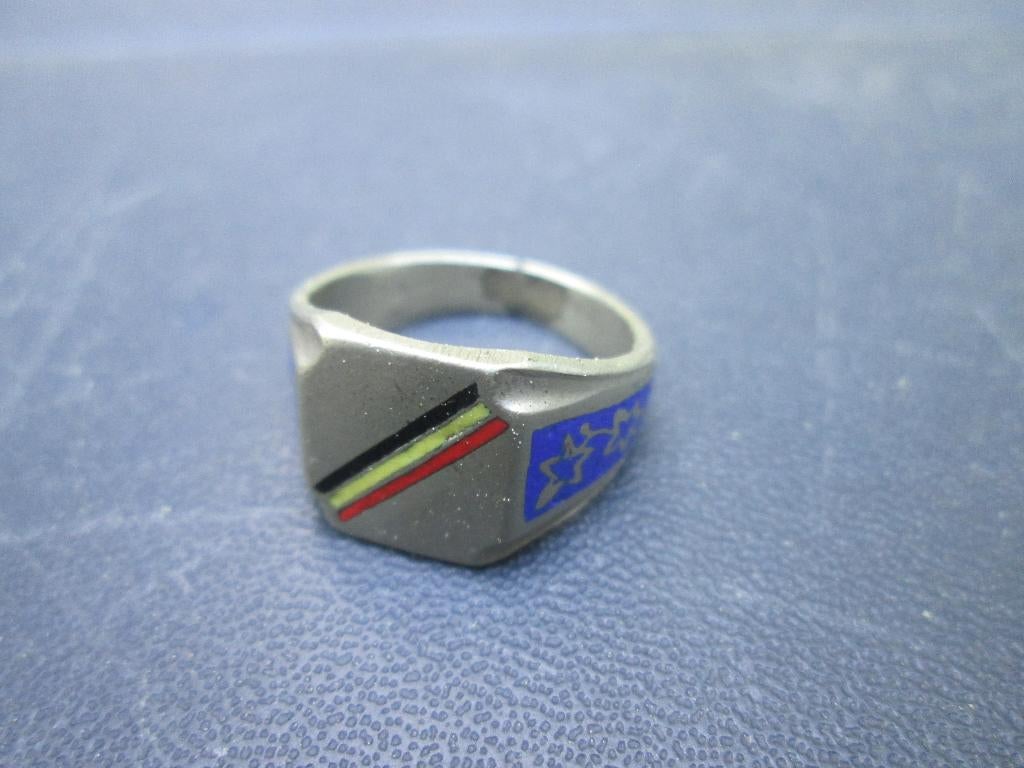 Ring met de Belgische driekleur bevrijding, verzet vaderland, Ophalen of Verzenden