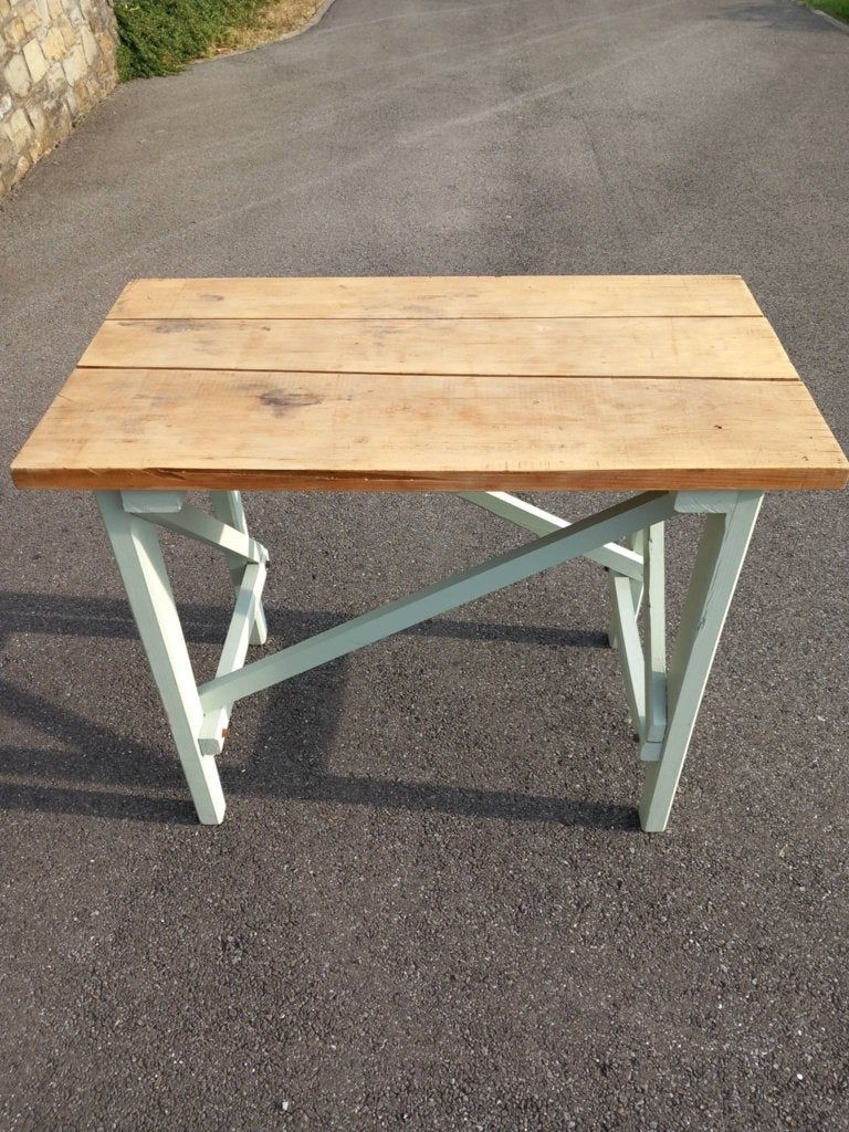 Bureau en bois, Enlèvement