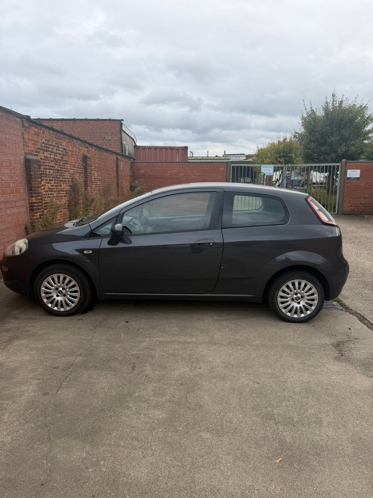 Fiat Punto Evo 1.3 diesel 217.000km export, Autos, Argent ou Gris, Achat, Boîte manuelle, Diesel
