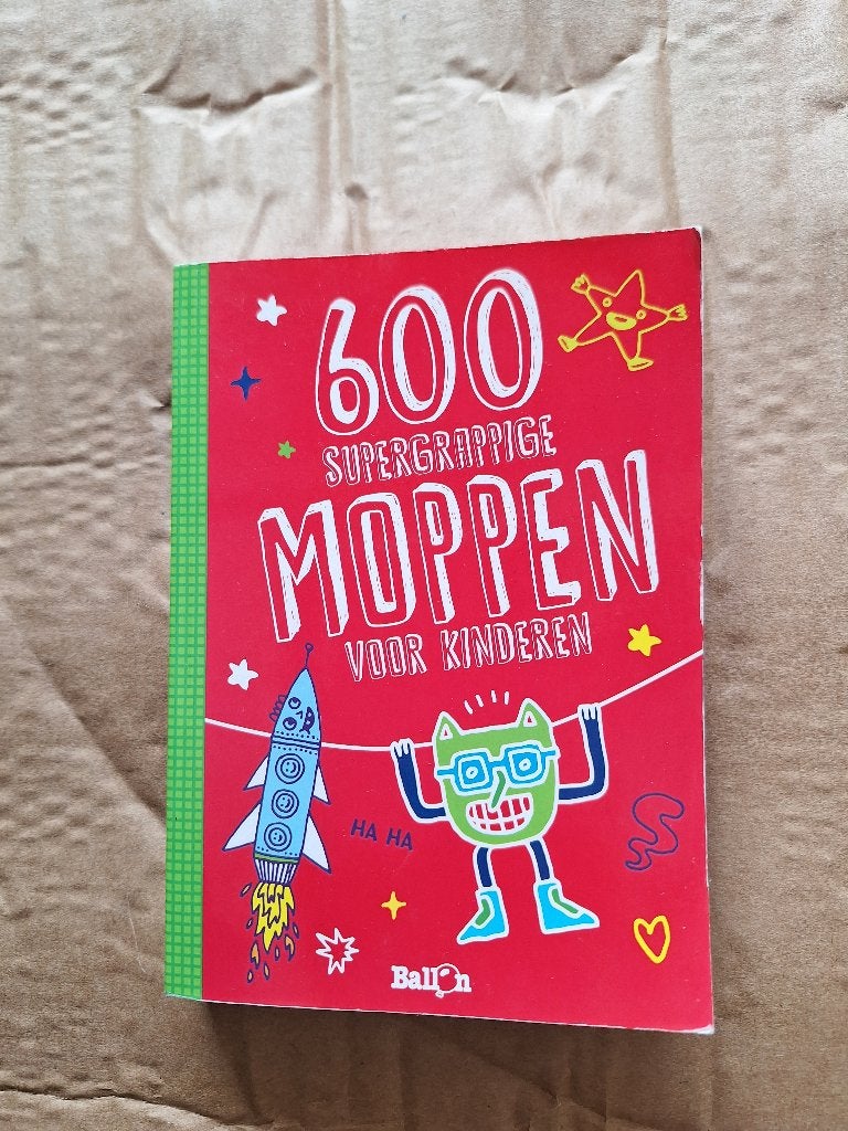 Boek 600 moppen voor kinderen, Ophalen, Zo goed als nieuw, Moppen